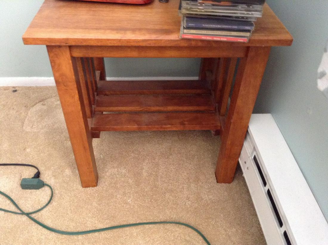 Wooden Side Table: 20 x 20 x 19