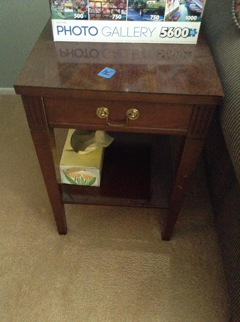 Mersem Mid-Century Modern Side Table: Mersem Mid-Century Modern Side Table