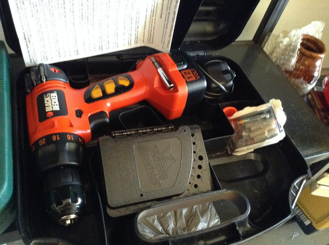 Black & Decker Cordless Drill (1 of 1)