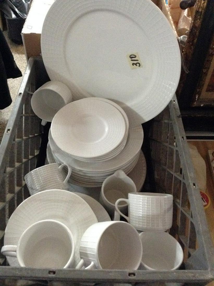 Service for Eight Casual Setting by Oneida Dinner Set (1 of 1)