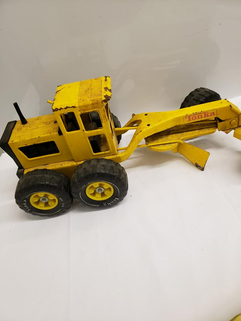 Vintage Metal Tonka bulldozer (1 of 1)
