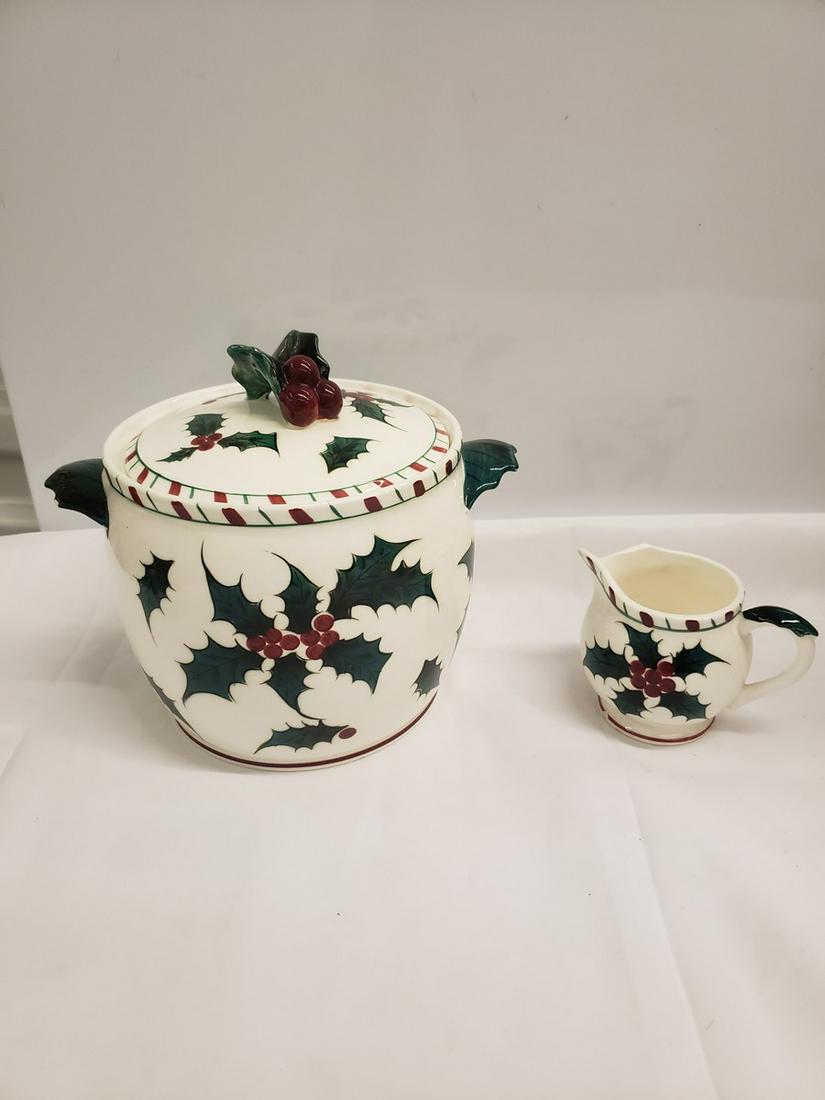 Christmas cookie jar with sugar and creemer: Christmas cookie jar with sugar and creamer