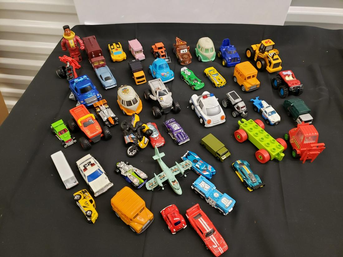 large lot of hotwheels, matchbox cars and more (1 of 1)