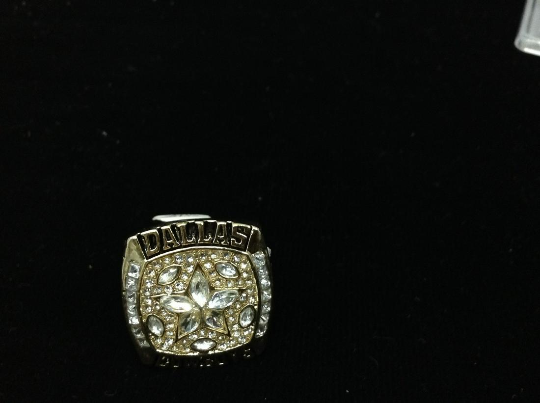 Cowboys Super Bowl Replica Ring (1 of 1)
