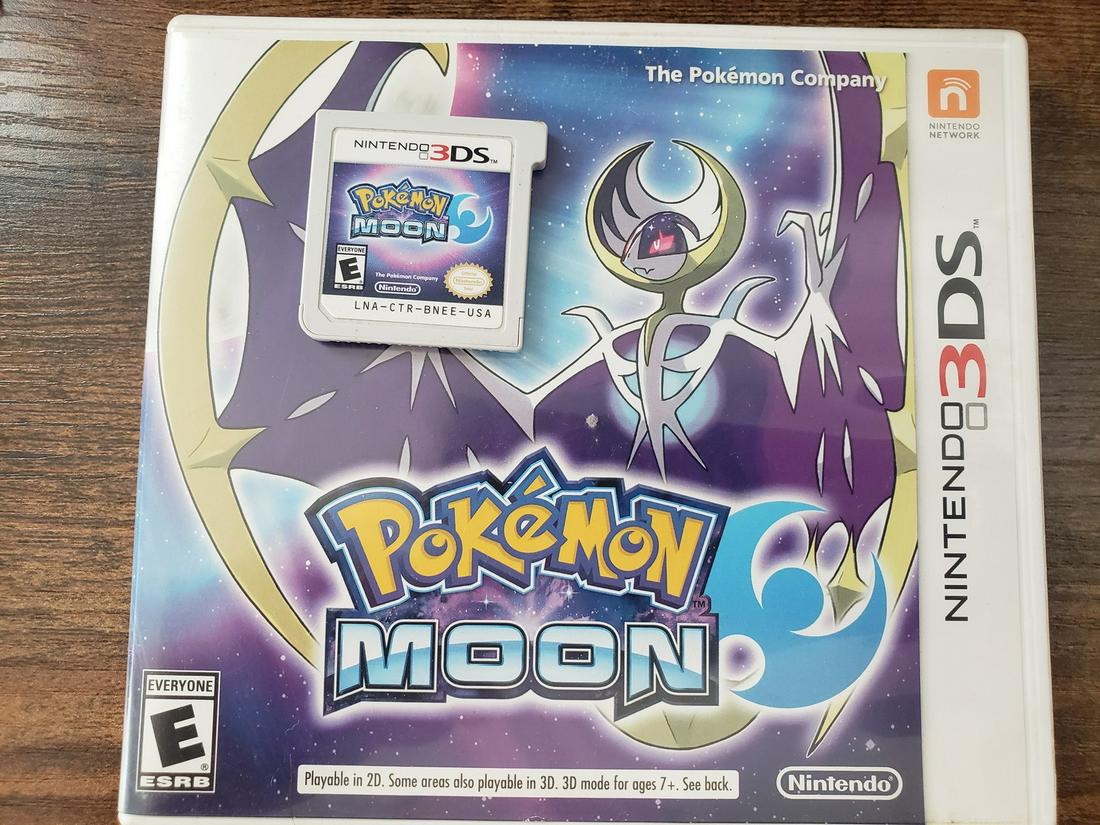Pokemon Moon Nintendo DS game (1 of 1)