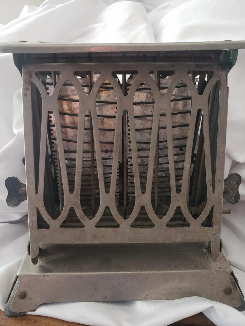 Vintage metal toaster: Vintage metal toaster