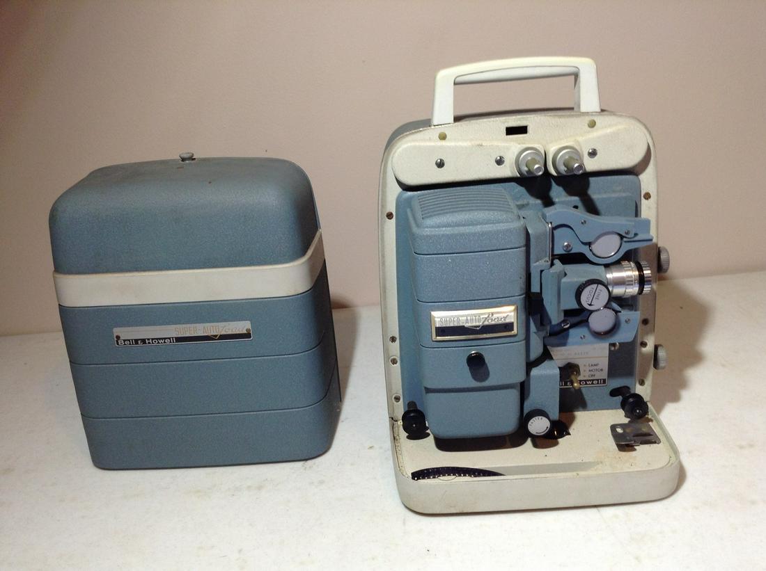Bell & Howell Projector (1 of 1)