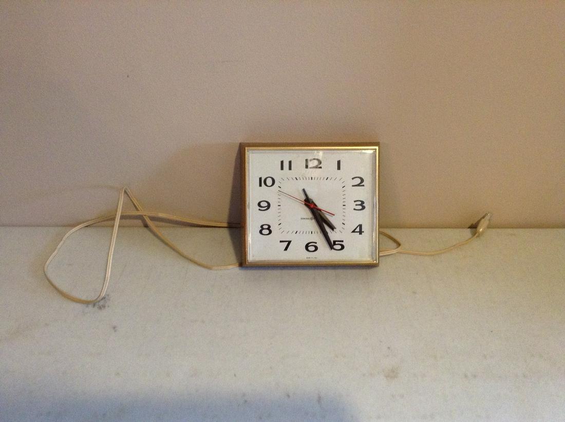 MCM General Electric kitchen hanging clock (1 of 1)