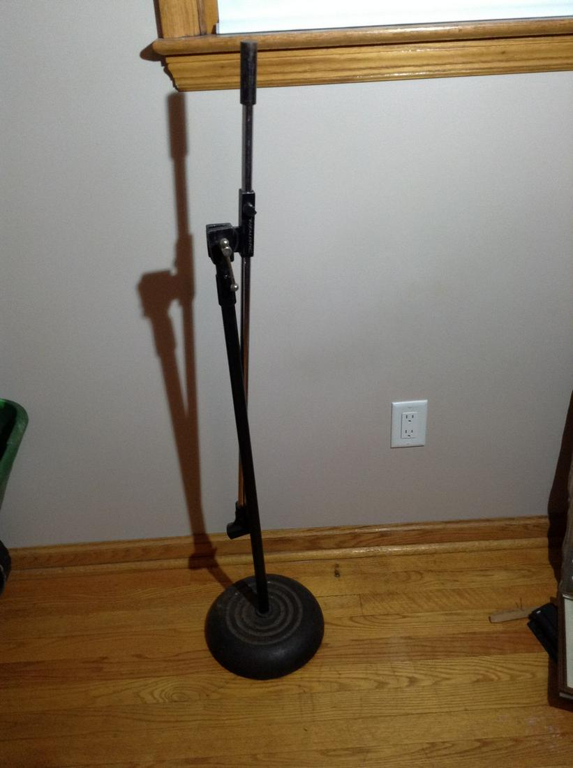 Realistic Microphone Stand (1 of 1)