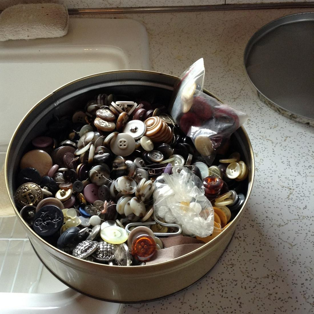 Large tin full of vintage buttons (1 of 1)