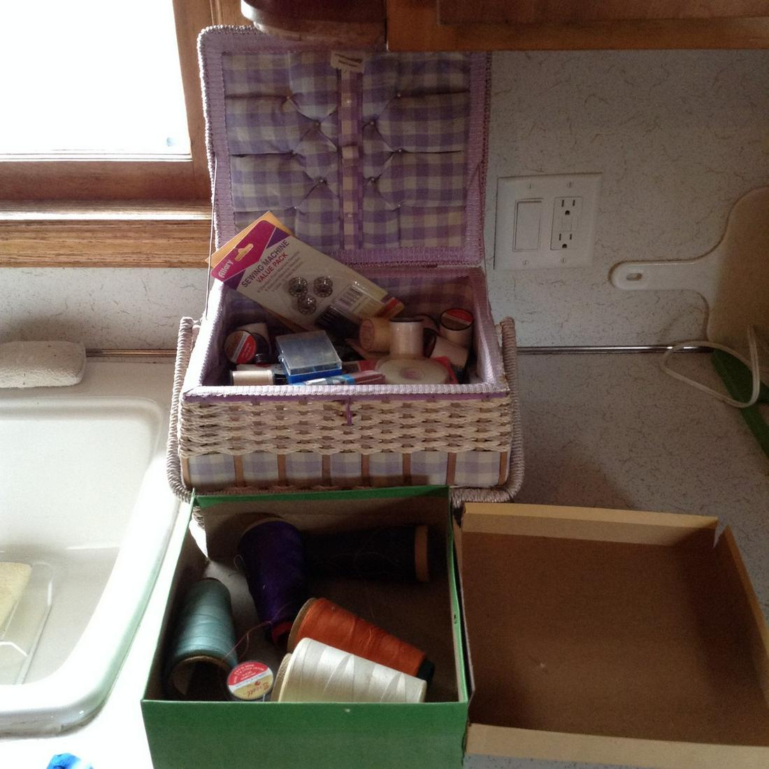 Sewing box full of vintage sewing: Sewing box full of vintage sewing
