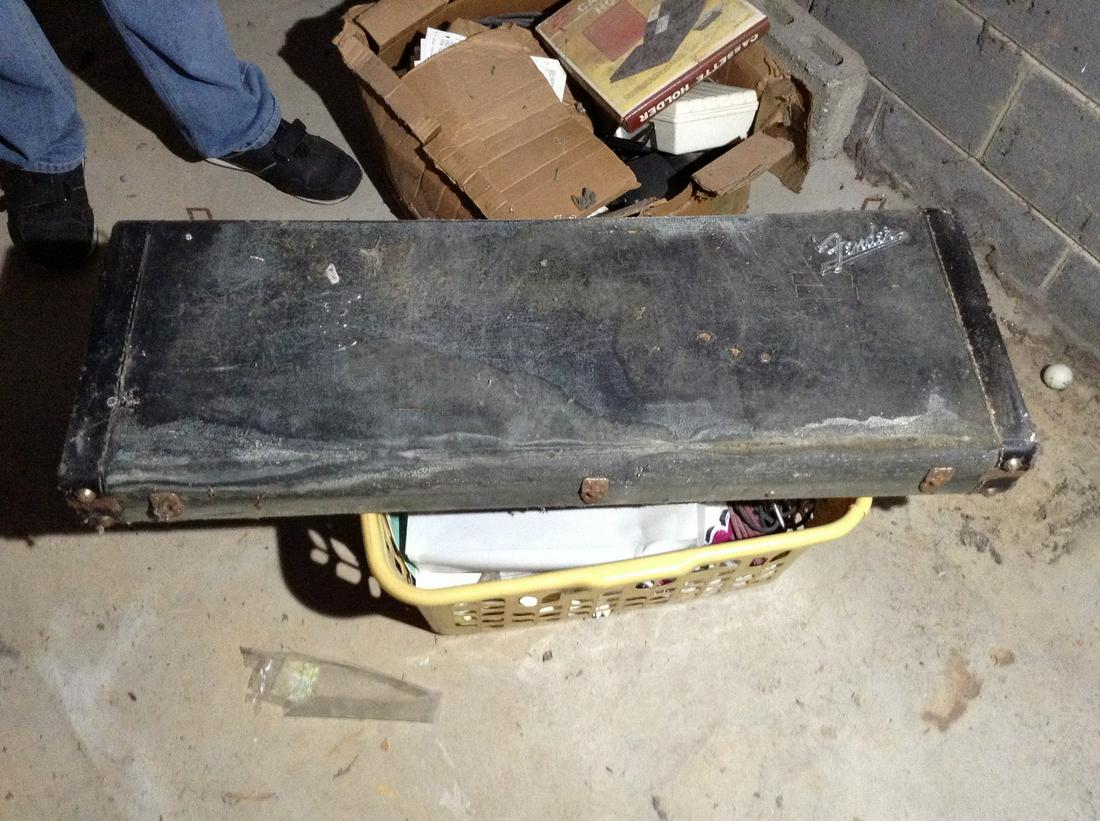 Vintage Fender Music Instrument Case (1 of 1)