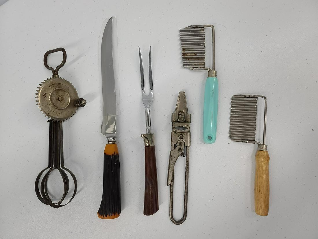 Vintage Kitchen Tools incl Bakelite (1 of 1)