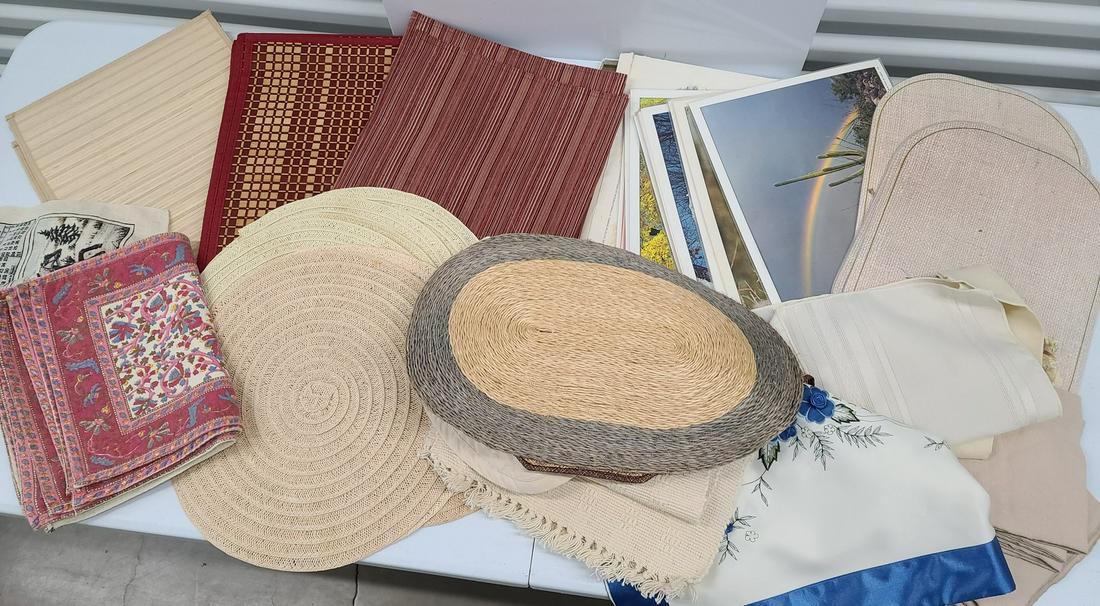 Large Vintage Placemats Lot: Large Vintage Placemats Lot