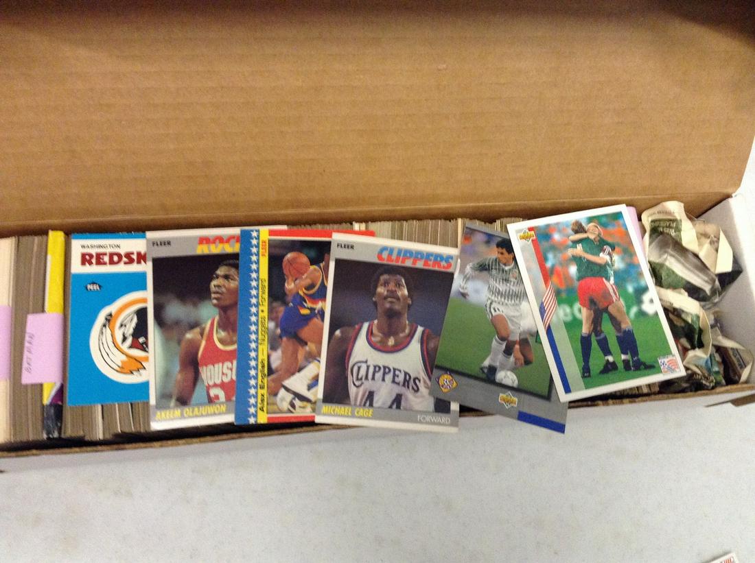 Lot of Mixed Baseball Cards (1 of 1)