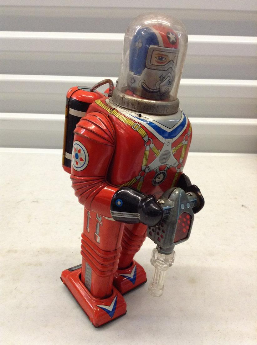 Vintage Daiya Cragstan Astronaut Tin Toy (1 of 1)