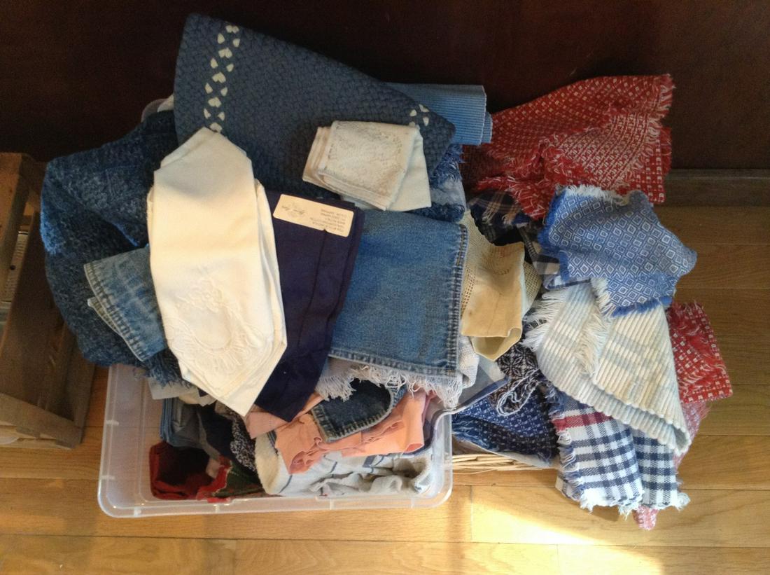 Large amount of vintage linens: Large amount of vintage linens