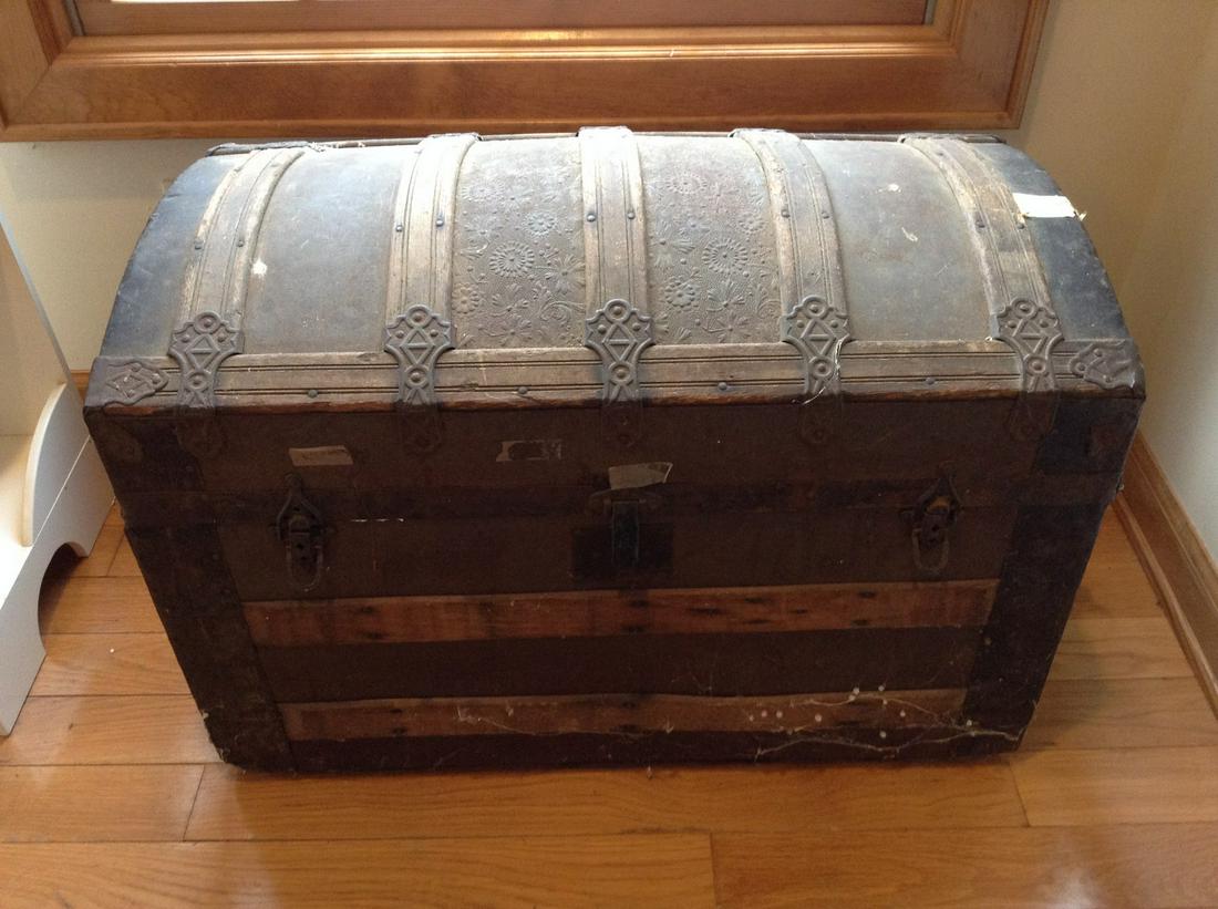 vintage steamer trunk 30"x17"x19" (1 of 1)