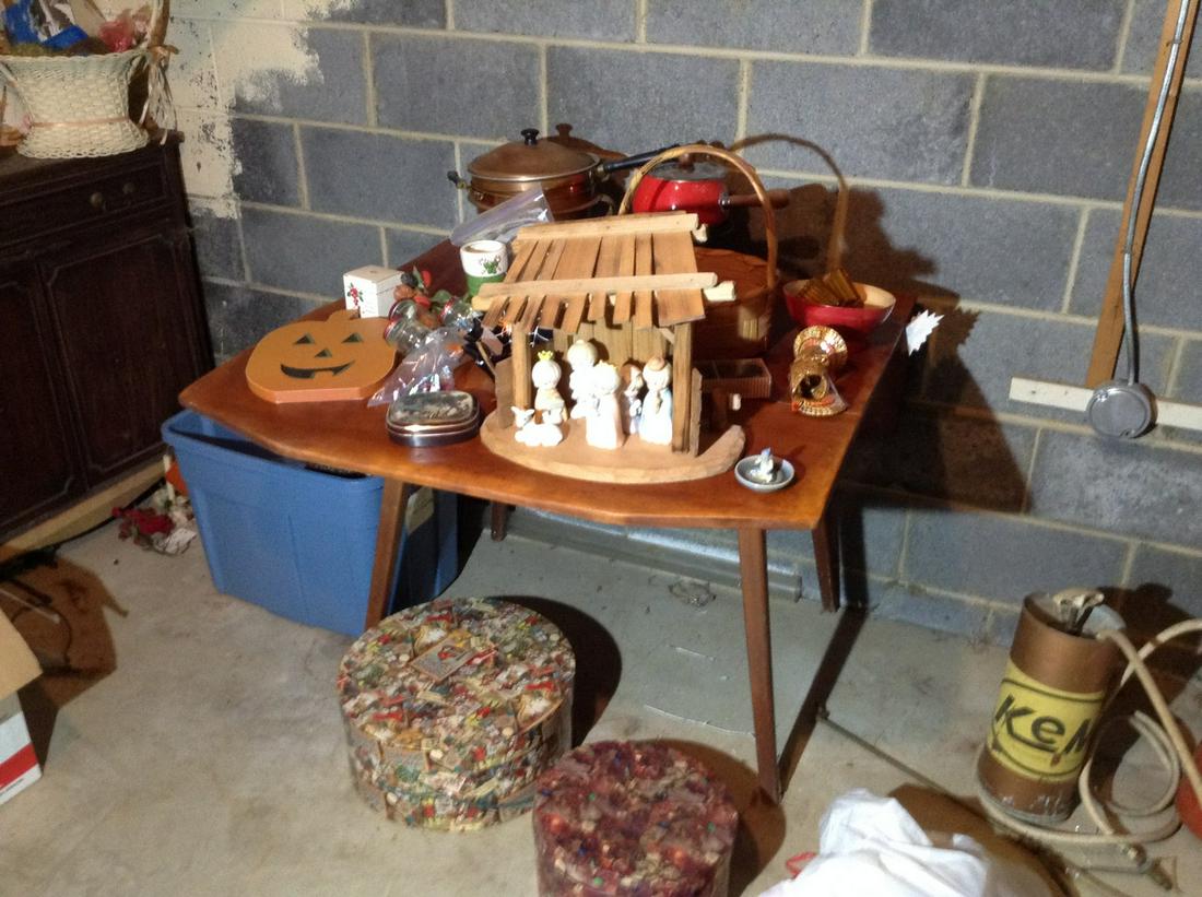 drop leaf kitchen table no contents (1 of 1)