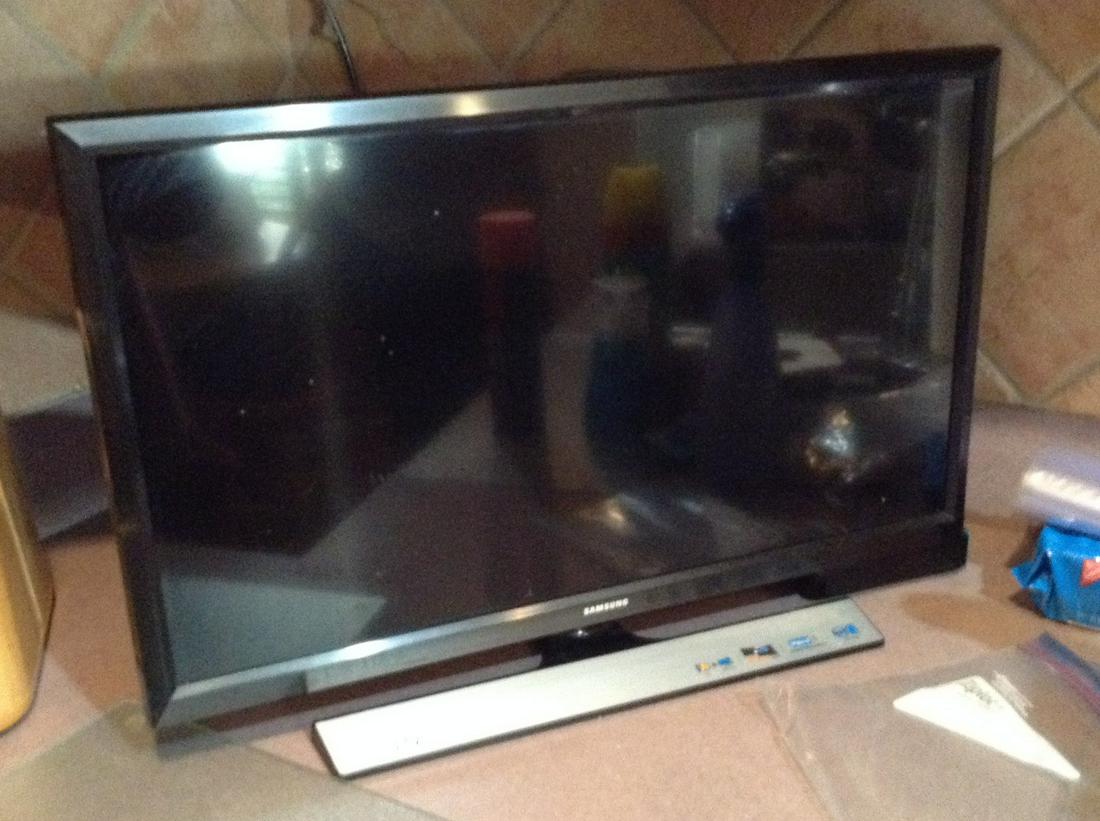Samsung LED TV (1 of 1)