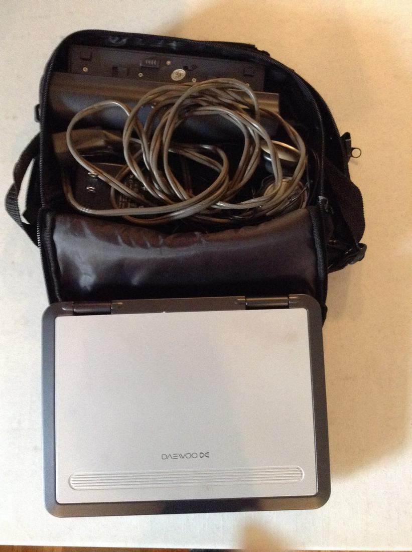 Daewoo portable DVD Player (1 of 1)