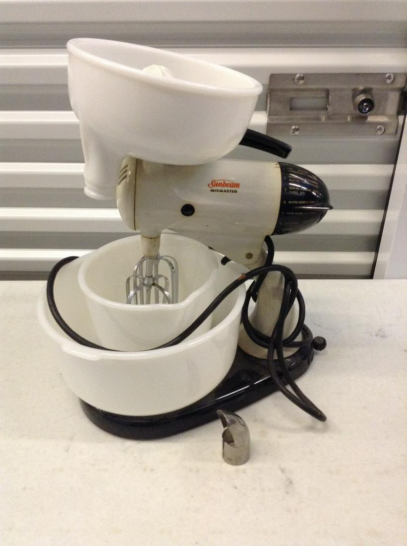 vintage sunbeam mixmaster with milk glass bowls (1 of 1)