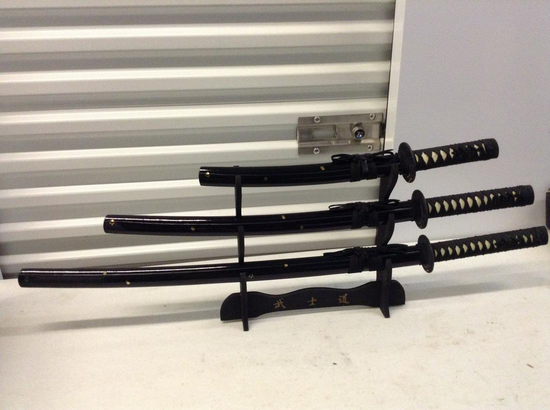 wall mount samurai swords (1 of 1)