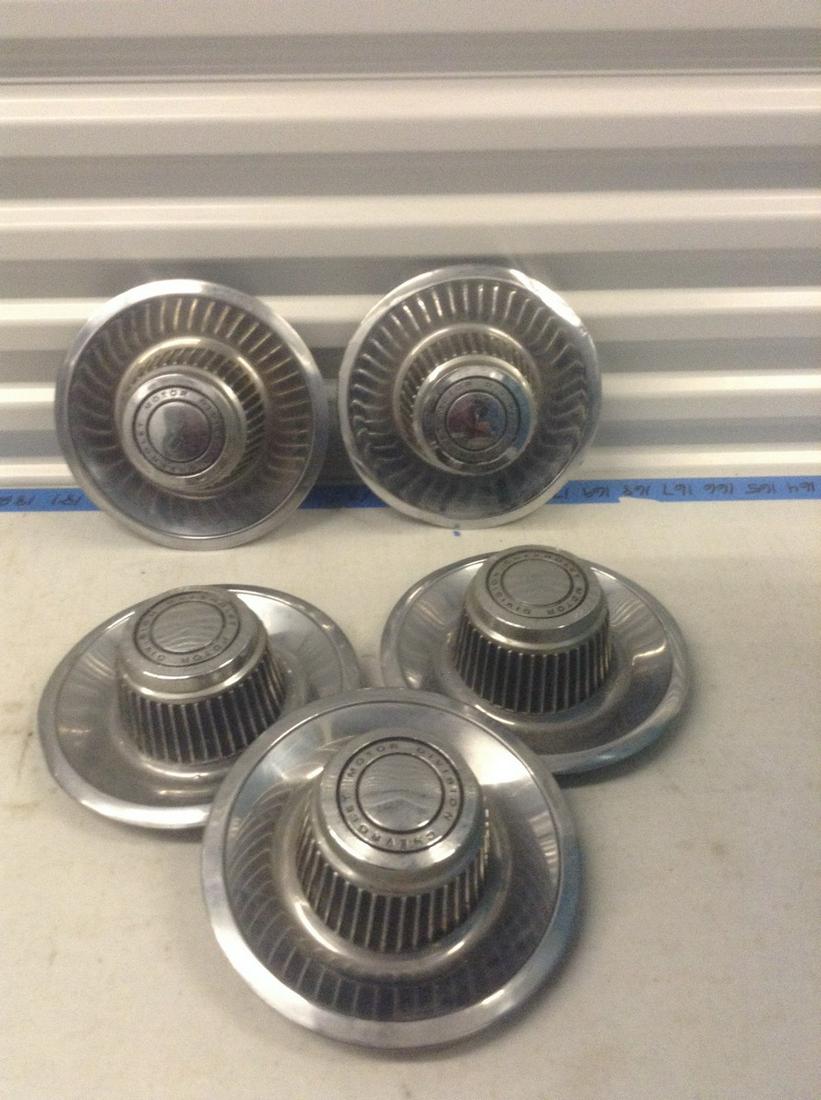 1960's chevrolet center hub caps 9 inch. (1 of 1)