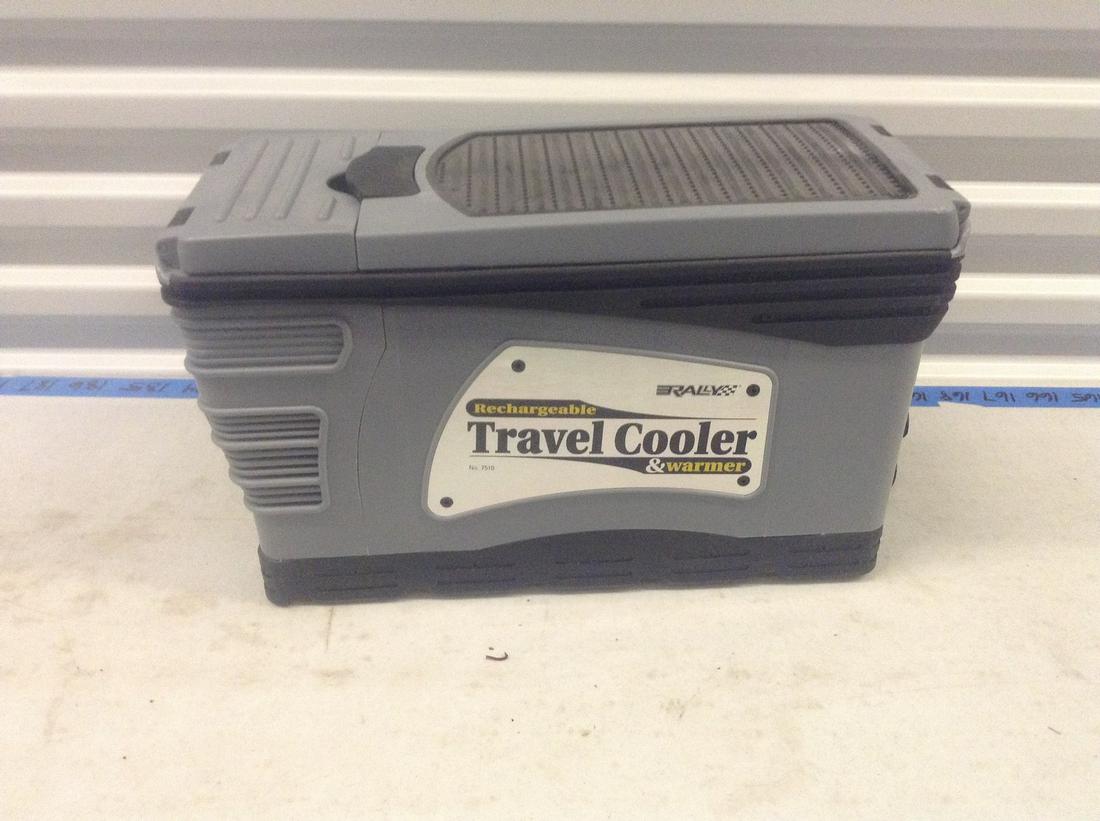 rechargeable travel cooler and warmer (1 of 1)