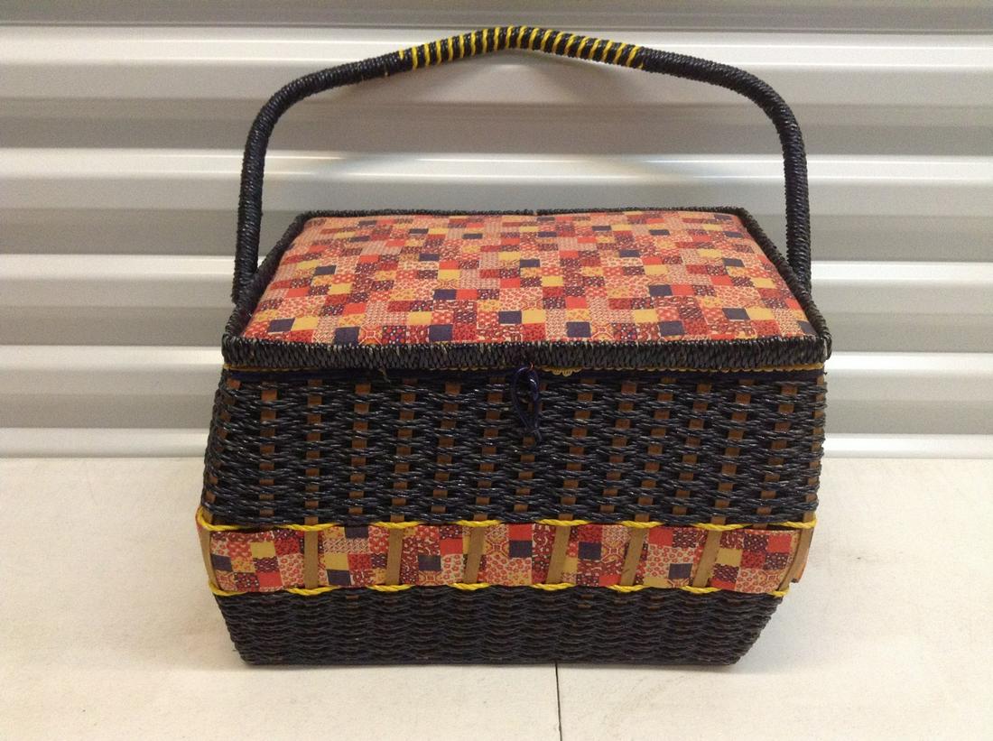 Large Vintage Sewing Basket 9.5"x13" (1 of 1)