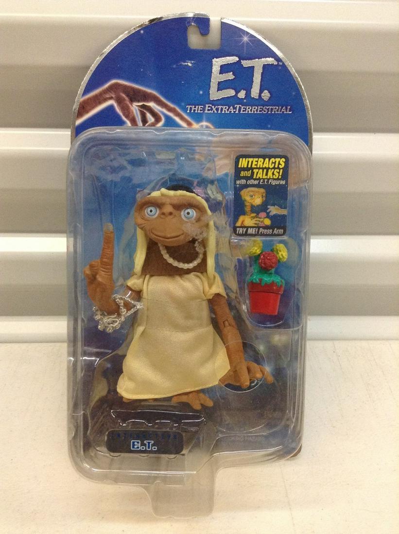 ET Action Figure New on the Card (1 of 1)