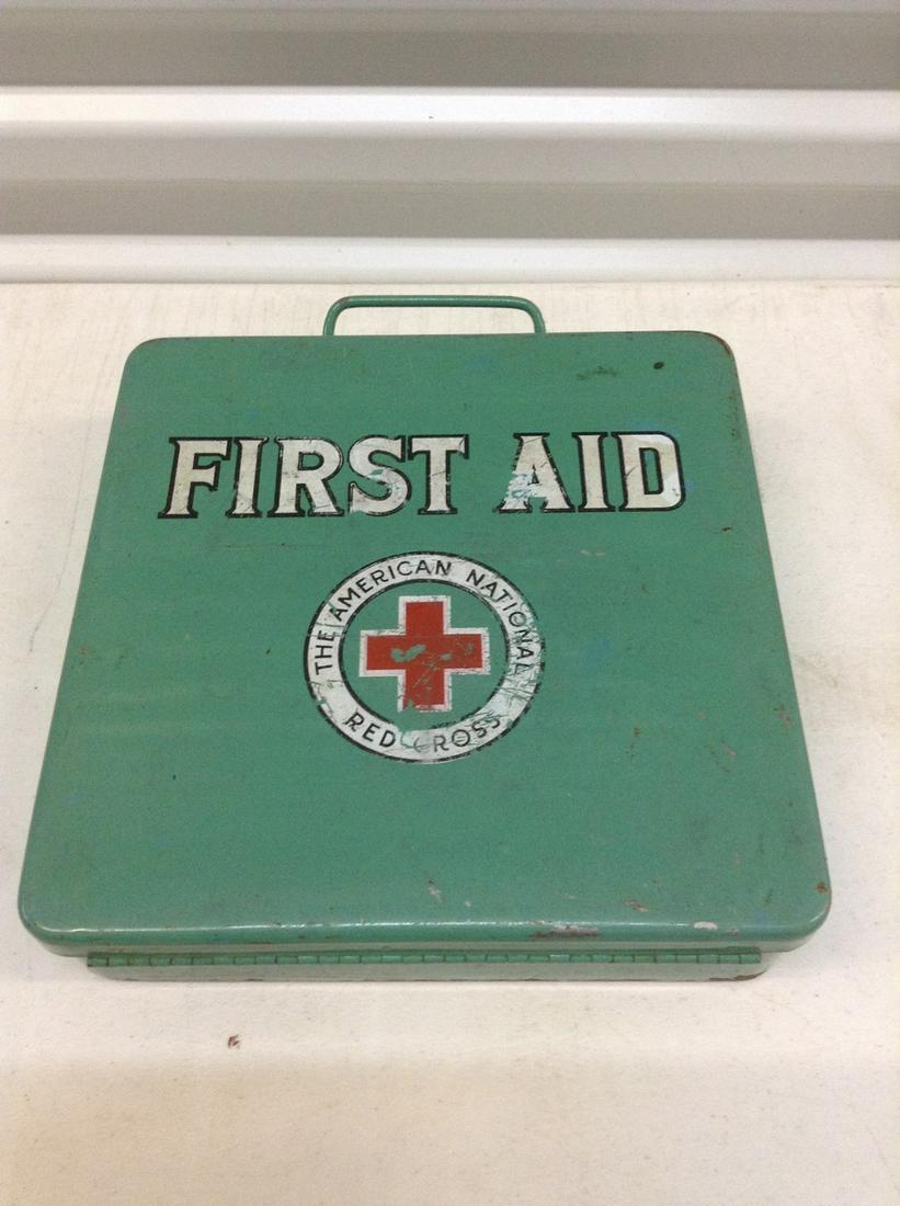 Early American National Red Cross First Aid Kit - Full (1 of 1)