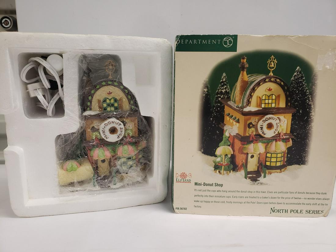 Department 56 North Pole Series house - in original: Department 56 North Pole Series house - in original packaging