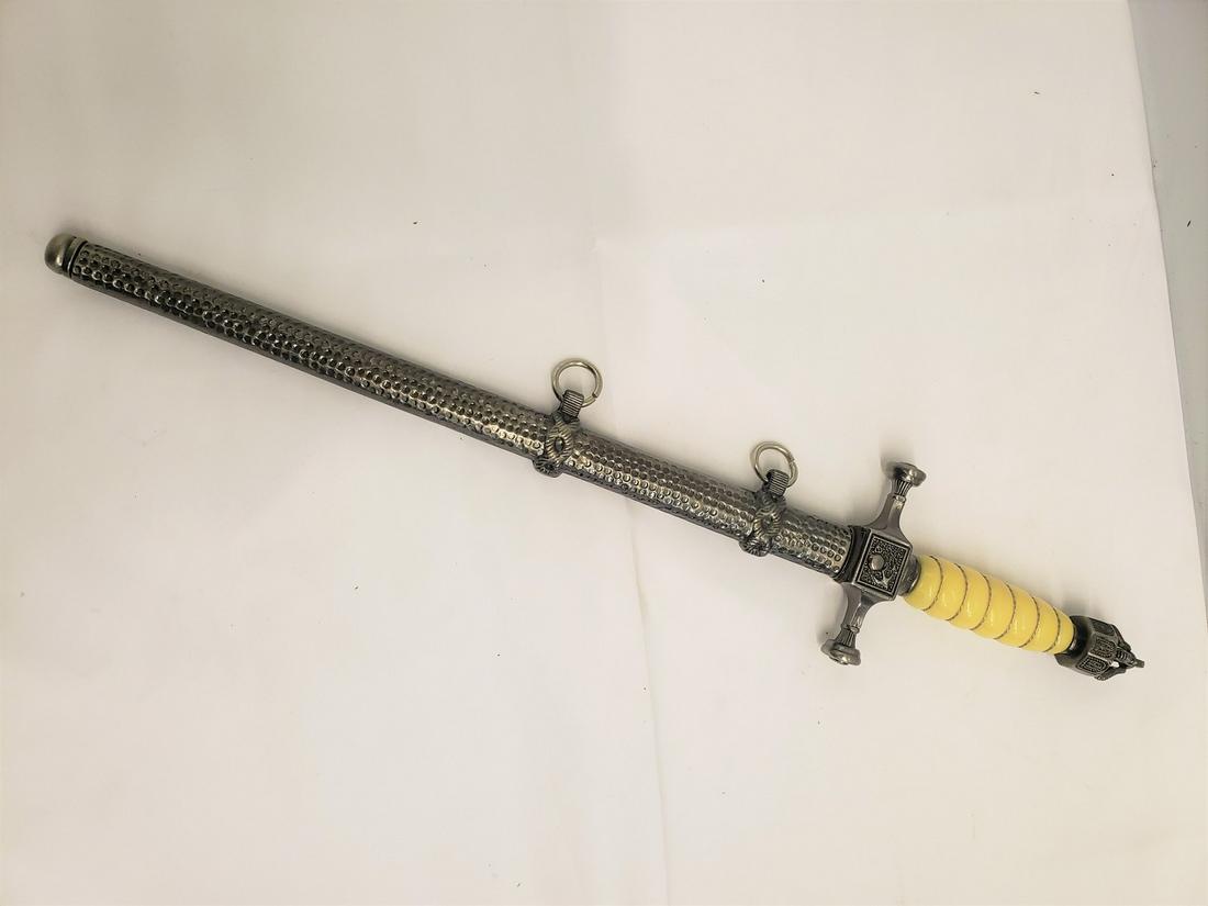 Crown handle dagger (1 of 3)