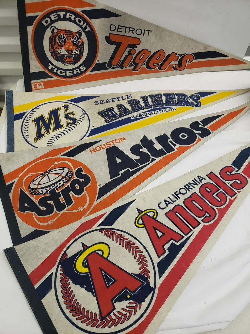 Lot of sports pennants: Lot of sports pennants