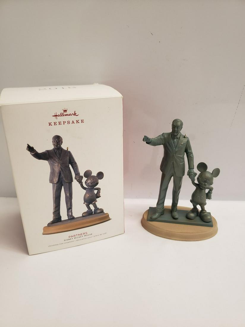 Walt Disney Hallmark Keepsake with Mickey Mouse and: Walt Disney Hallmark Keepsake with Mickey Mouse and Walt himself