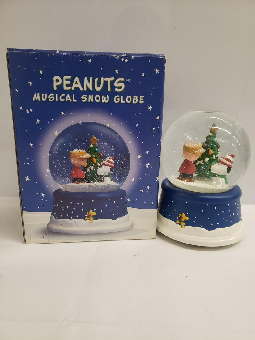 Peanuts 50 years Musical snow globe in original box: Peanuts 50 years Musical snow globe in original box