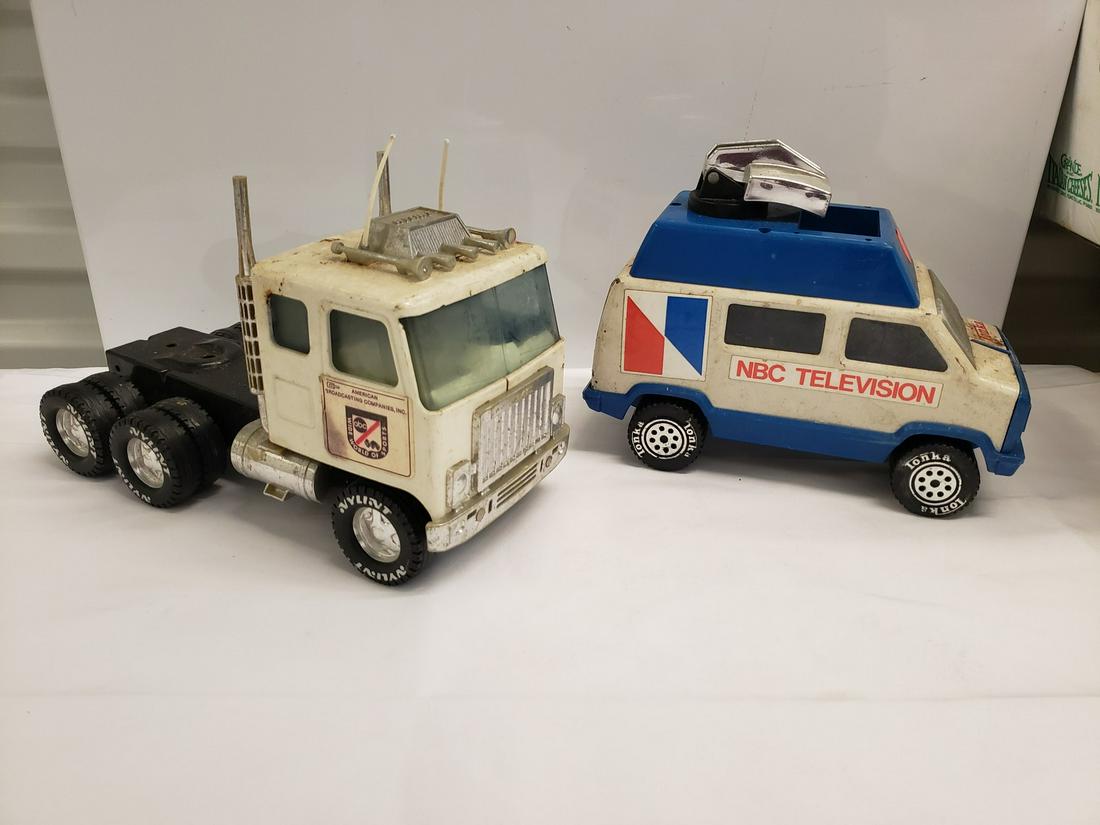 Two vintage cars - NBC TV news microwave van tonka (1 of 1)