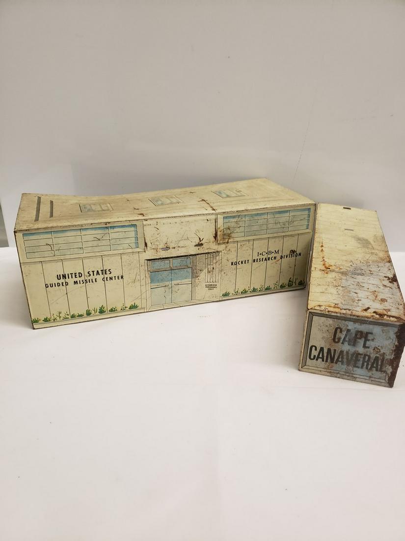 Vintage Marx Cape-Canaveral US Guilded missile center (1 of 1)