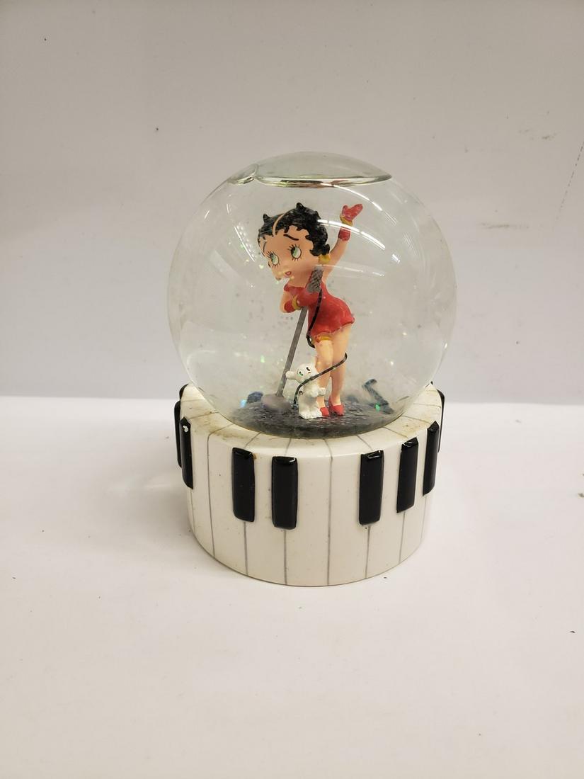 Betty Boop water globe: Betty Boop water globe