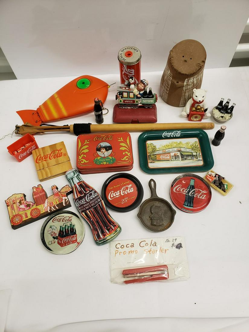 Lot of Vintage Coca-Cola smalls: Lot of Vintage Coca-Cola smalls