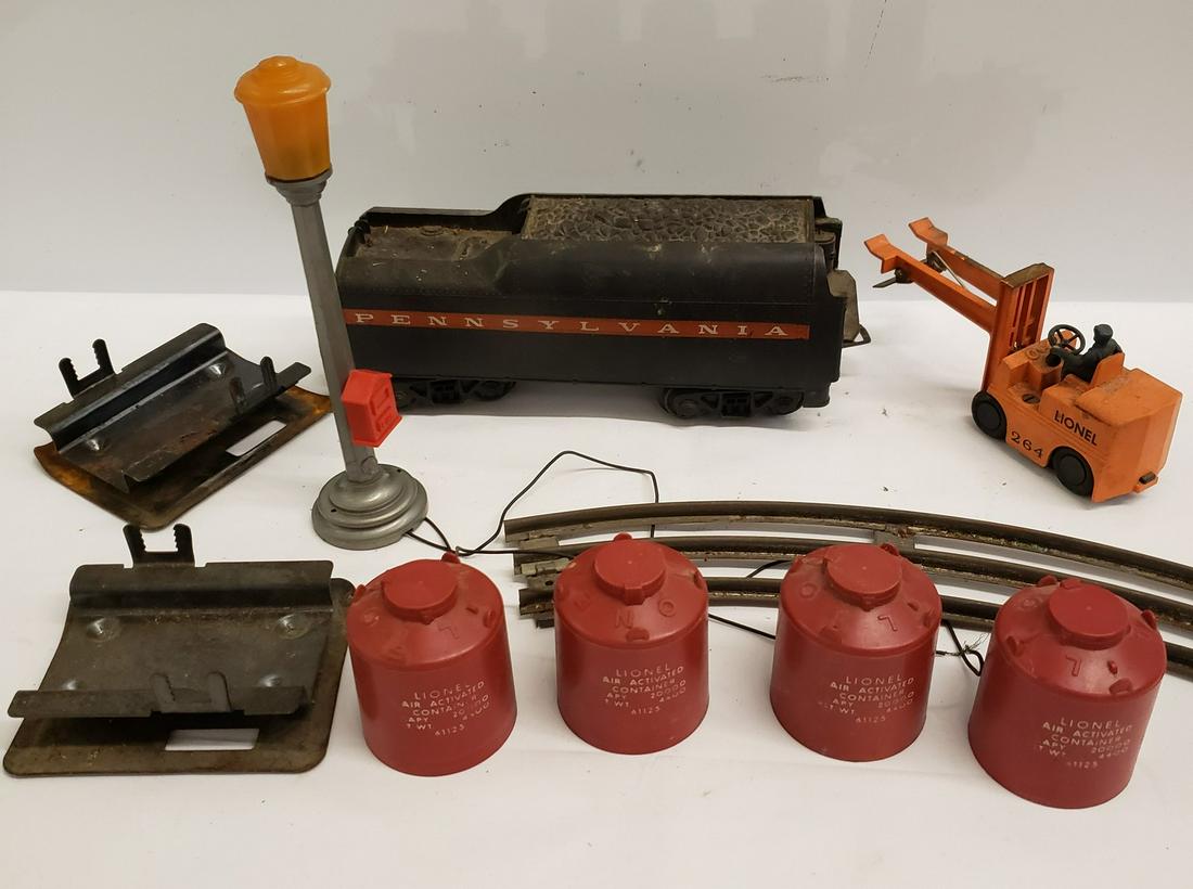 Lionel Trains Operating fork lift platform 264, Lionel (1 of 1)