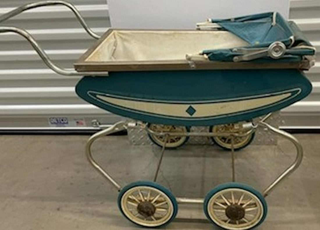 Antique Carriage: Antique Carriage