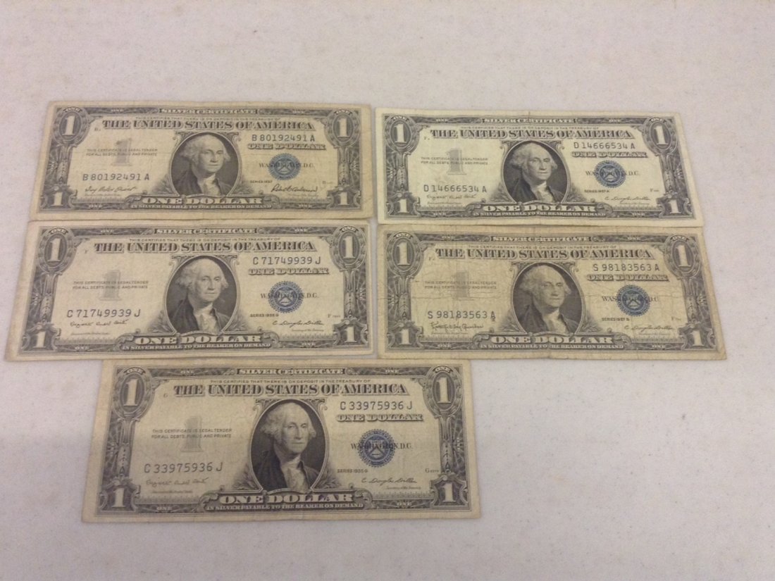 Lot of Silver Certificates: Lot of Silver Certificates