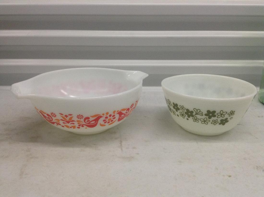 Two Pyrex bowls largest: Two Pyrex bowls largest
