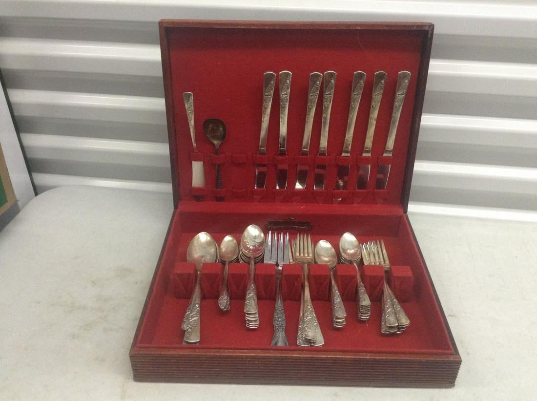 Box full of cutlery: Box full of cutlery
