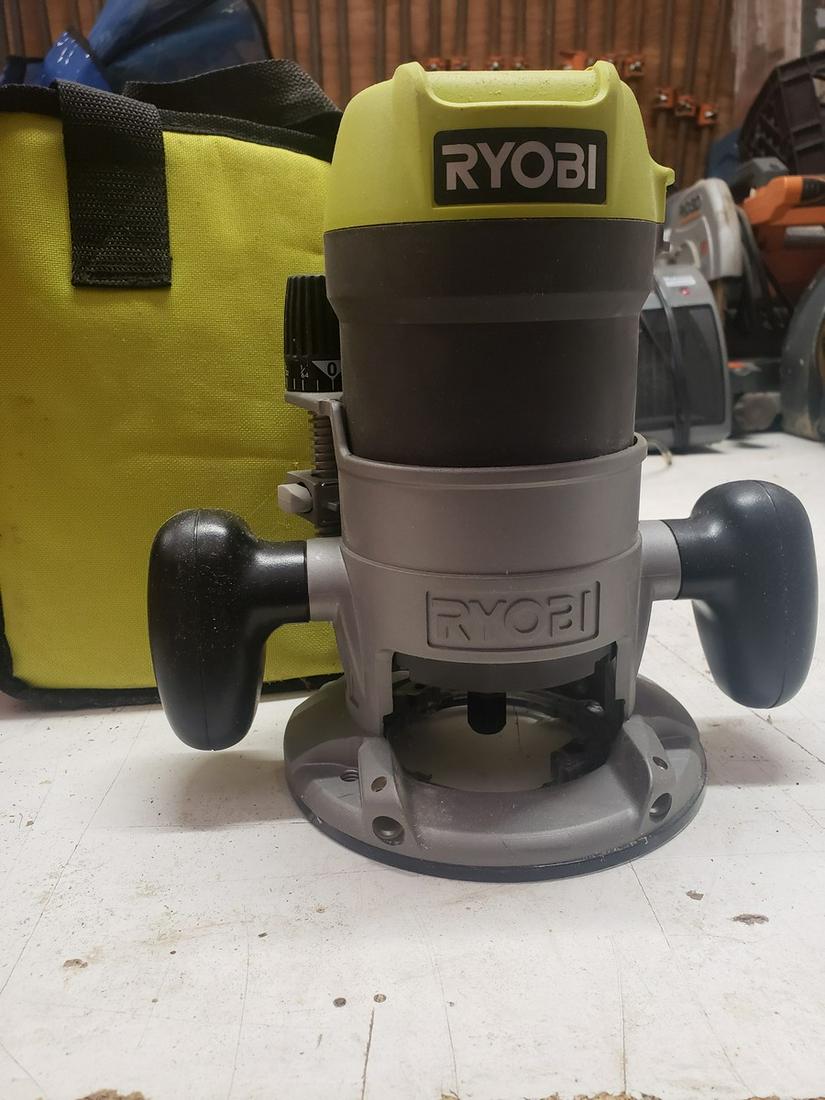 Ryobi Sander with case - works (1 of 1)