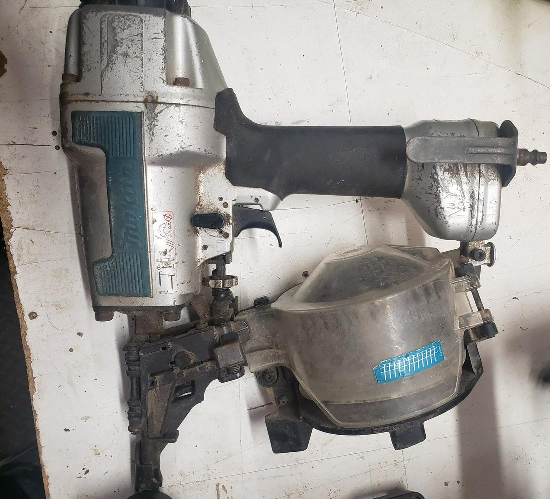 Makita coil roofing gun - works: Makita coil roofing gun - works