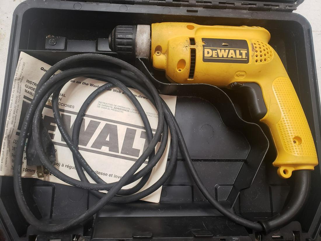 DeWalt Drill Model D21008 - works (1 of 1)