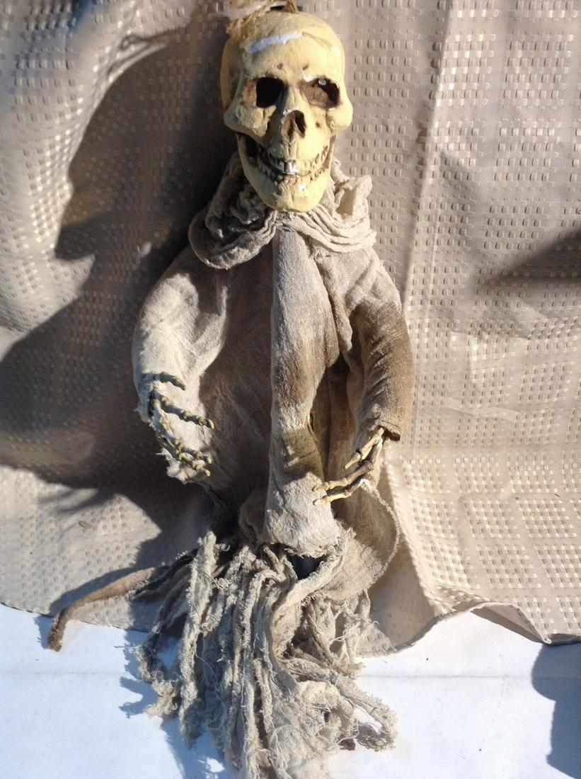 Hanging Halloween Decoration: Hanging Halloween Decoration
